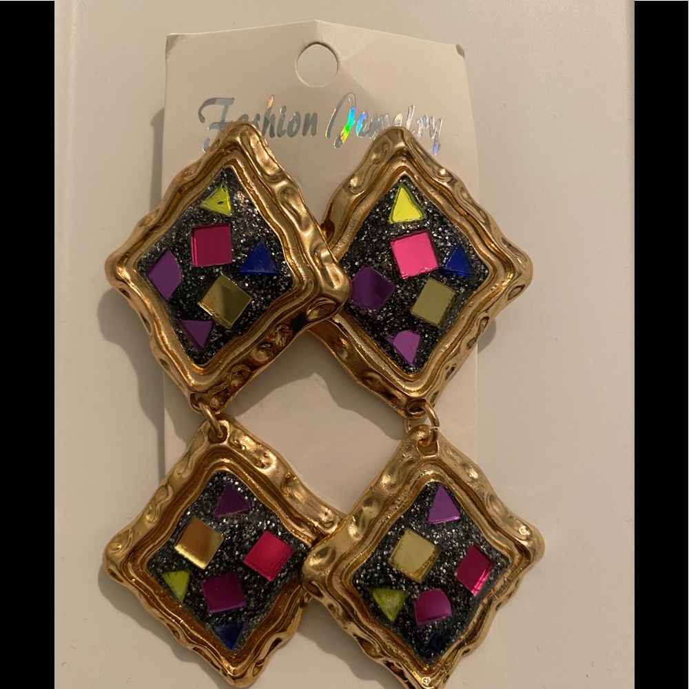 Gold detailed drop fashion earrings